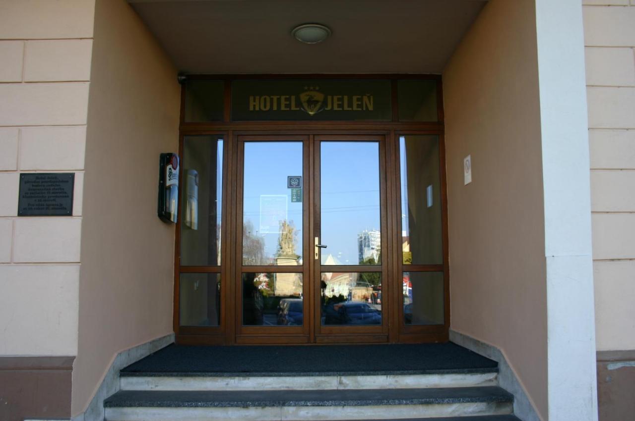 Hotel Jelen Hlohovec Exterior photo